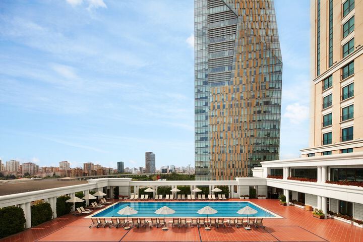 Hotel Pool
