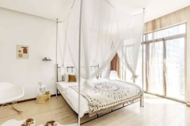 Room 6 of 7