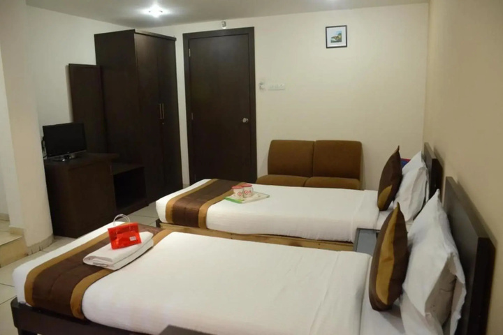 Room 3 of 10