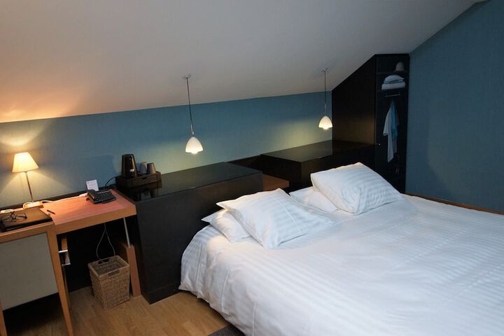 Room 78 of 103