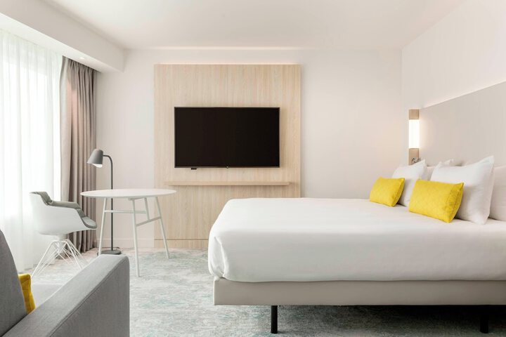 Room 32 of 89