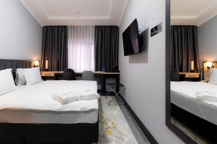 Room 25 of 48