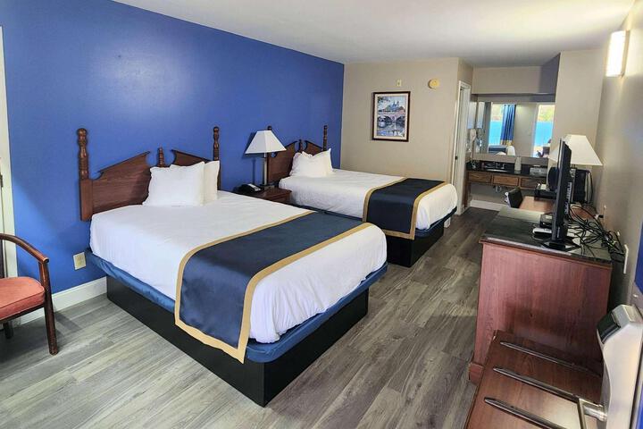 Standard Room, King or Two Doubles (7 of 10)
