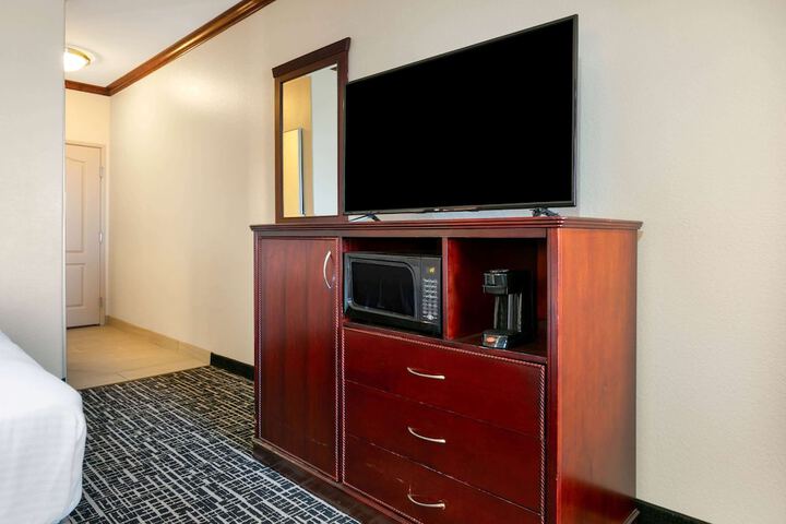 1 King Bed Mobility Accessible (11 of 14)