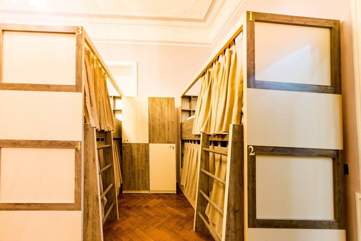Room 10 of 25