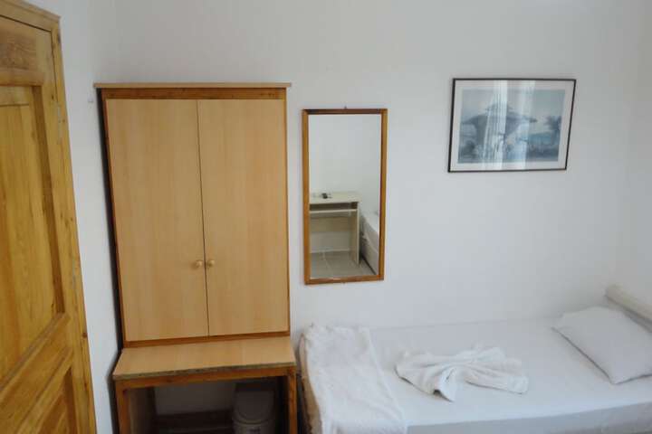 Room 16 of 99