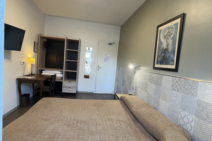 Room 9 of 47