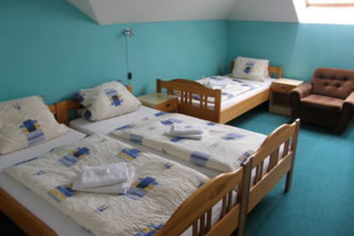 Room 11 of 28