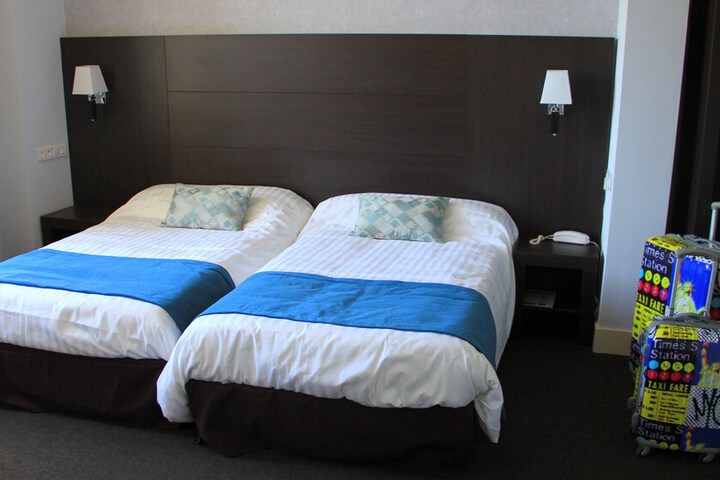 Room 16 of 118