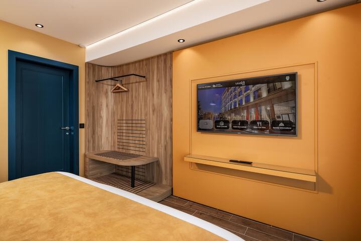 Room 80 of 148