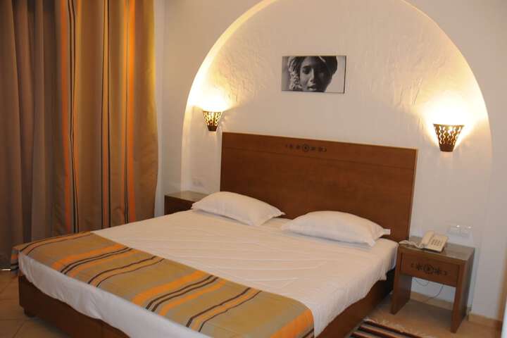 Room 11 of 46