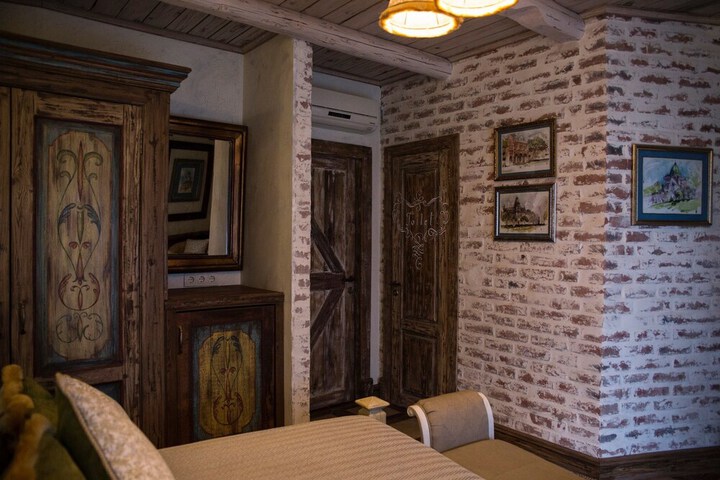 Room 43 of 66