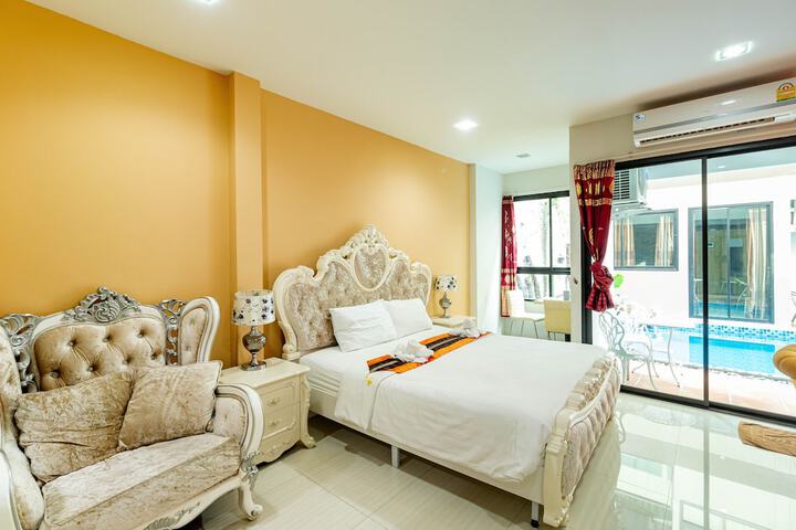 Room 8 of 39
