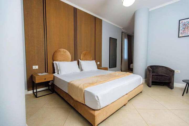 Room 65 of 132