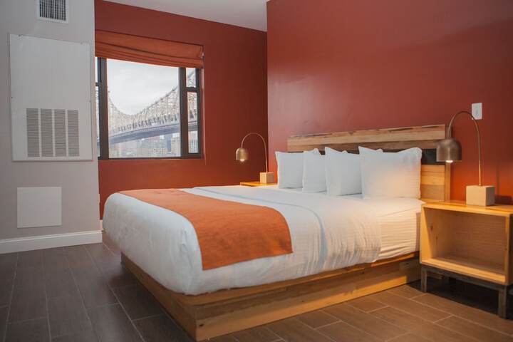 1 Queen Bed Deluxe Accessible Room (8 of 19)