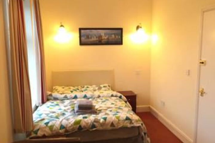 Room 8 of 10