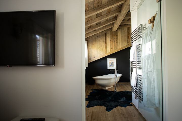 Room 27 of 68