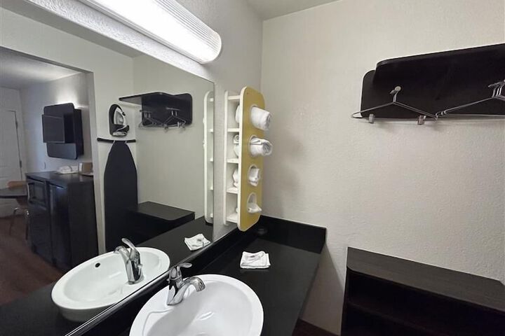 Room 16 of 16
