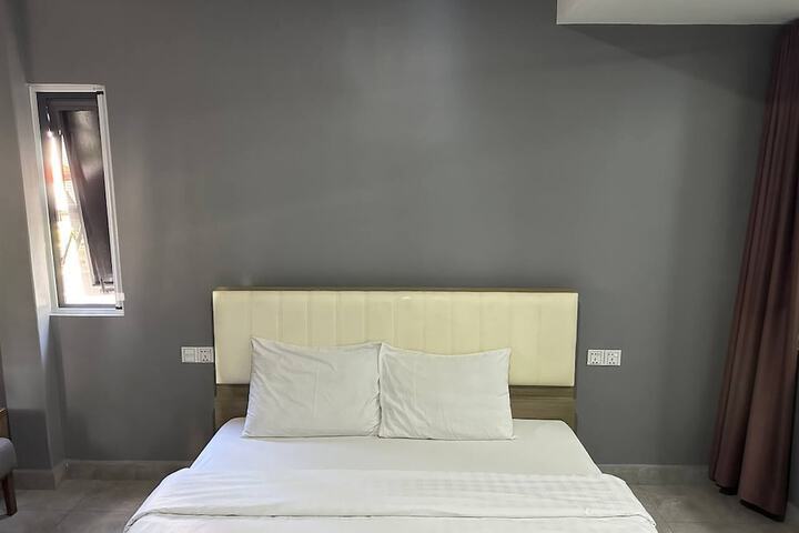 Room 25 of 48