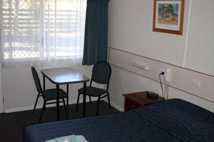 Room 6 of 63