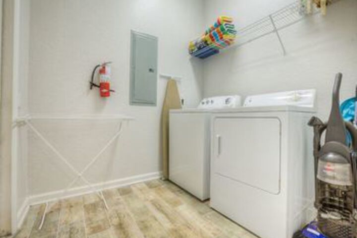 Room 8 of 12
