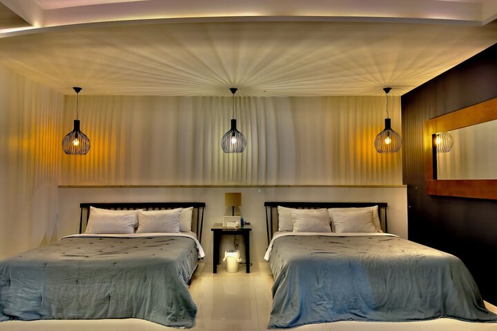 Room 42 of 193