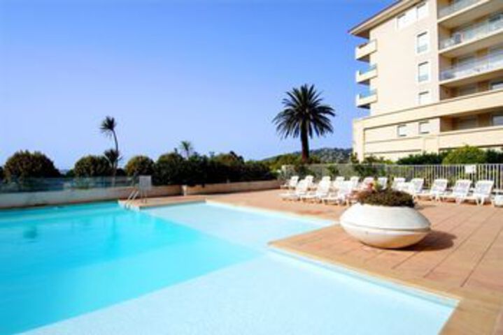 Hotel with Pool