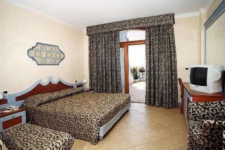 Room 9 of 50