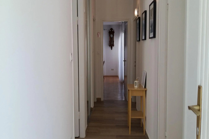 Room 9 of 18