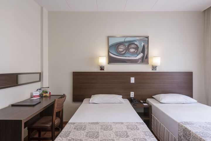 Room 33 of 107