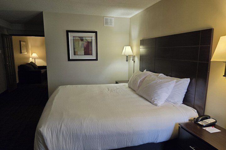 2 Queen Beds (12 of 31)