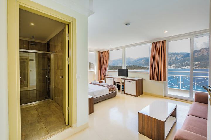 Room 33 of 65