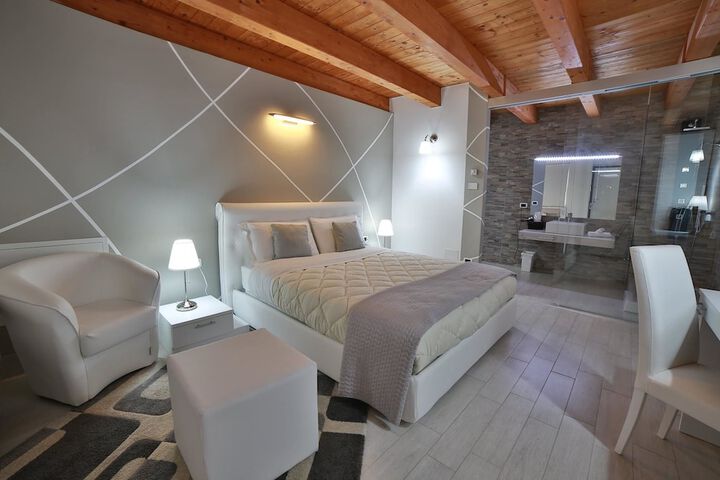 Room 6 of 30