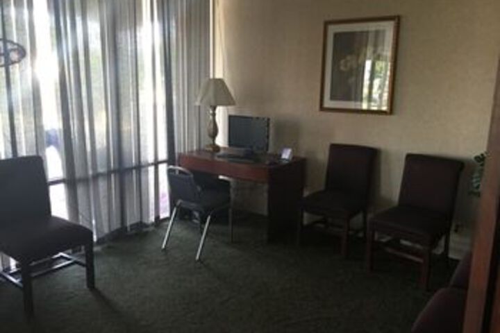 Business Center 6 of 19