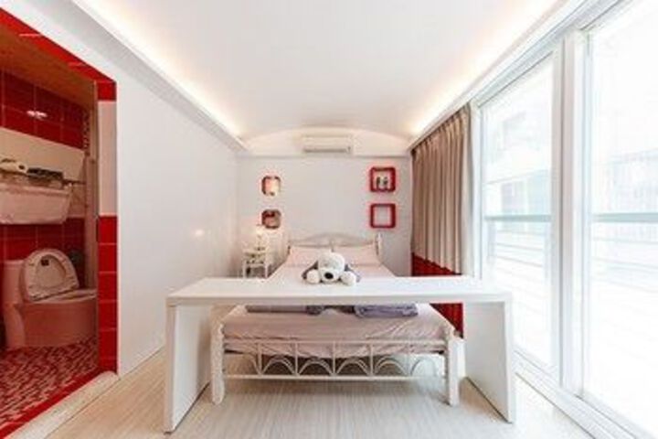 Room 12 of 28