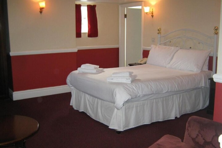 Room 9 of 35