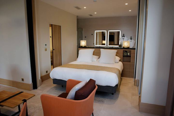 Room 16 of 135