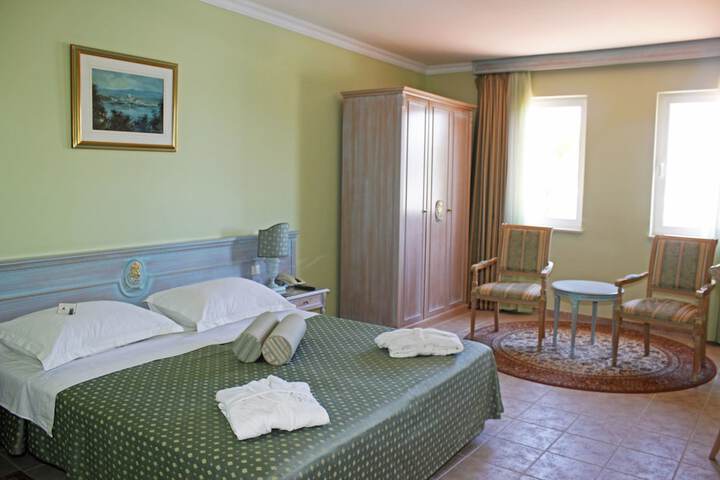 Room 5 of 71