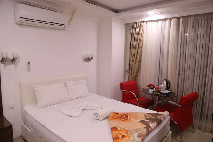 Room 12 of 35