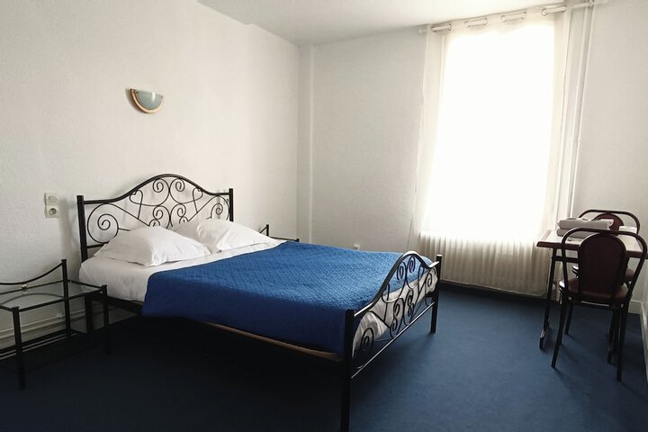 Room 6 of 8