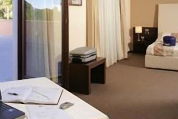 Room 9 of 35