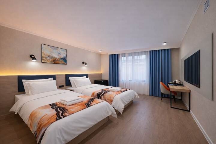 Room 18 of 33