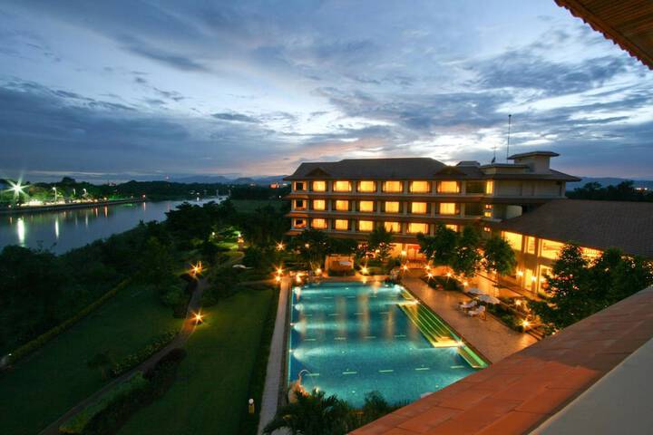 Hotel Exterior 57 of 62
