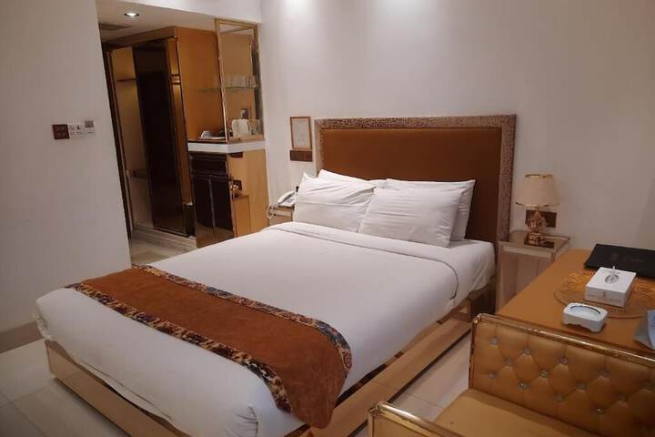 Room 19 of 27