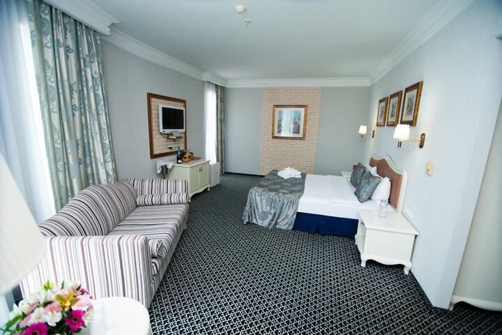 Room 13 of 50
