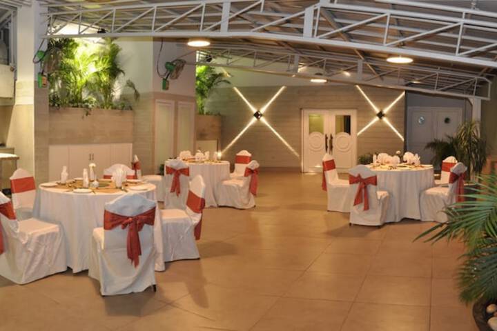 Ballroom/Hall 27 of 29
