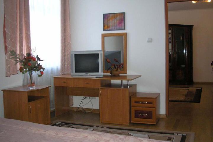 Room 17 of 33