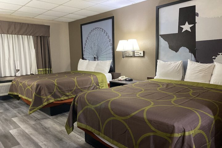 2 Queen Beds (7 of 7)