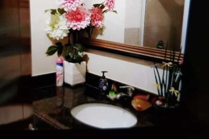 Room 4 of 27