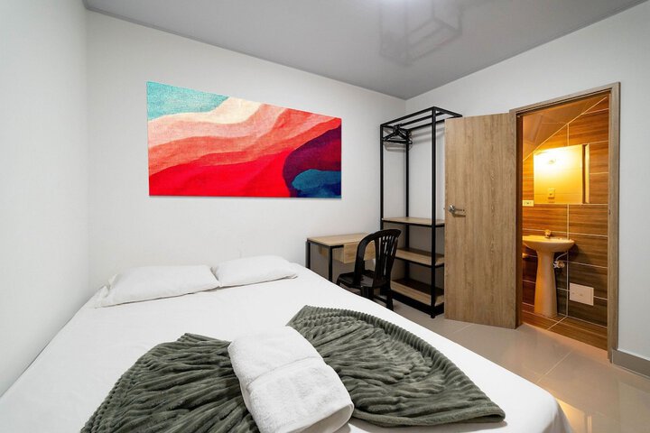 Room 16 of 122